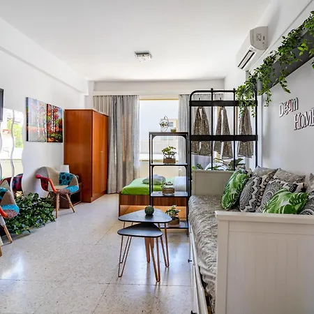Oasis - Cosy In Larnaca